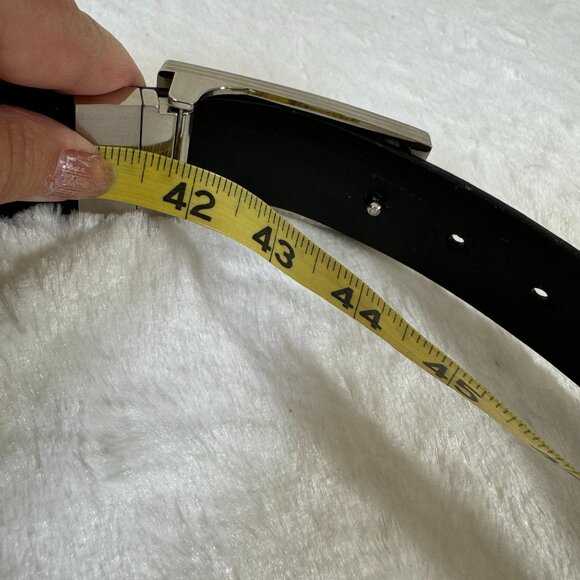 White & Black Guess Logo Leather Belt With Metal Buckle - Picture 6 of 6